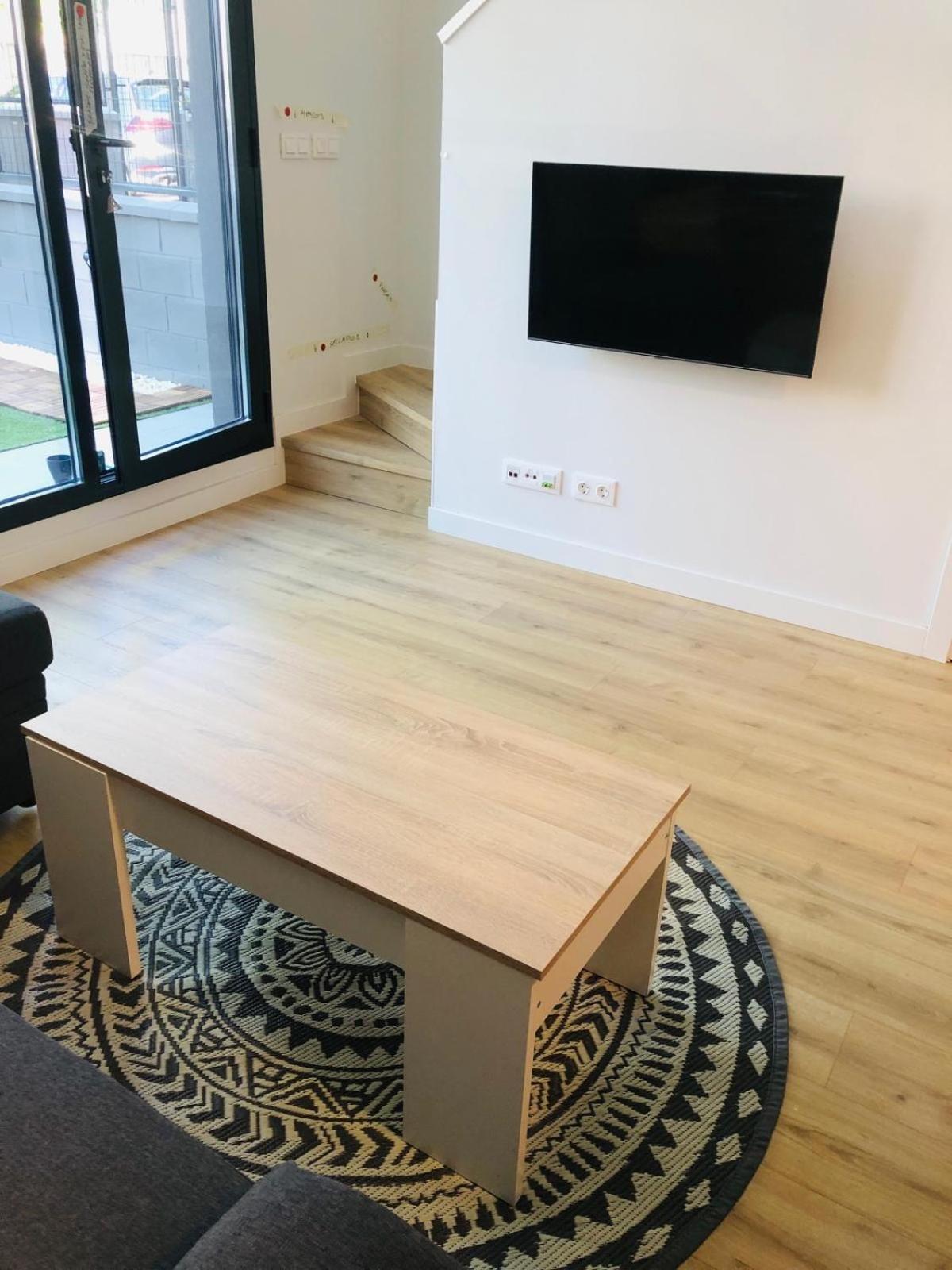 Loft 007 Con Jardin, Piscina, Garaje Y Netflix Apartment San Sebastian de los Reyes
